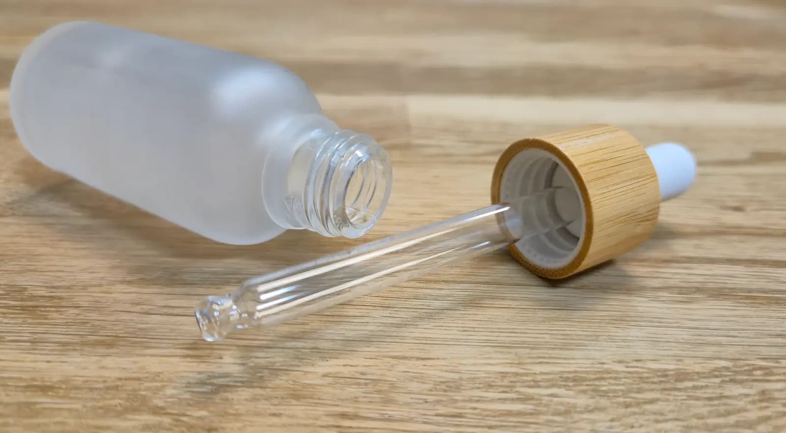 Pipeta z bambusową zakrętką na buteleczce 30 ml Spanell